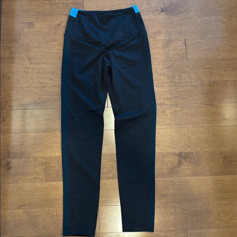 One Tooth black full length leggings.